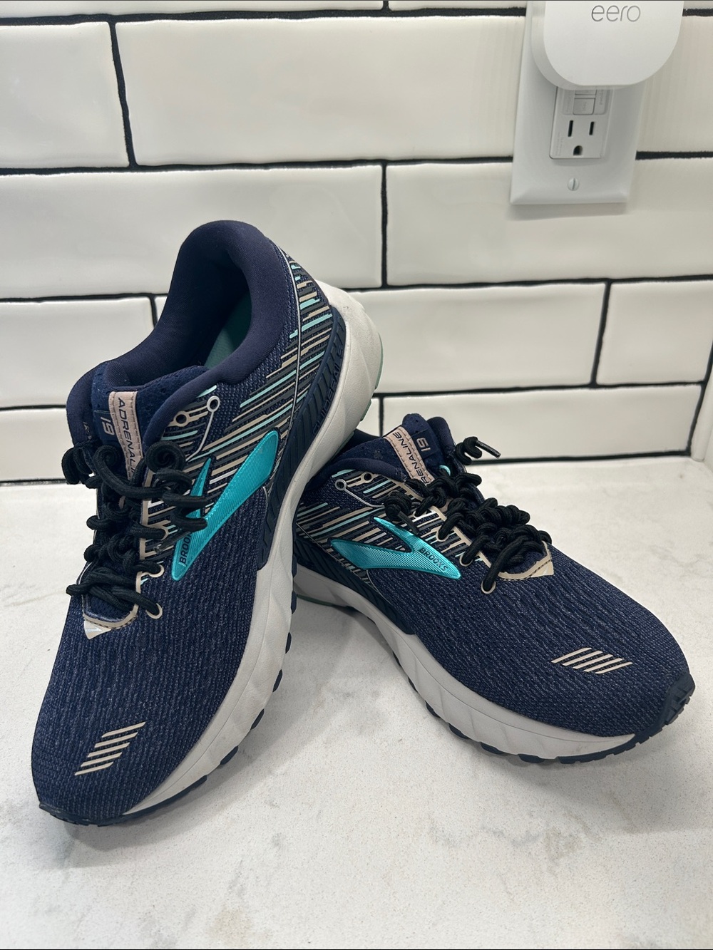 Brooks Women's Adrenaline GTS 19 Running Shoes Size 8 - Picture 14 of 16